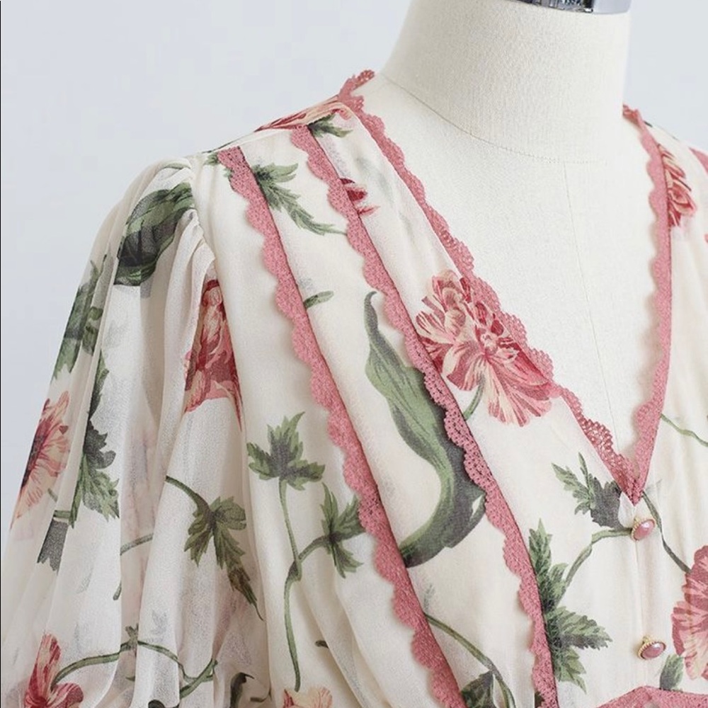 LACEY EDGE FLORAL PRINTED CHIFFON DRESS (pre-loved) - Picture 4 of 15
